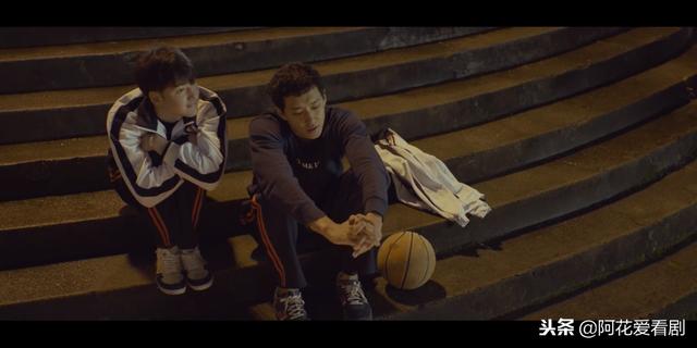 电影《再见时光》,上铺和自己挤一张床,还要尝试接个吻? 电影《再见时光》,上铺和自己挤一张床,还要尝试接个吻?