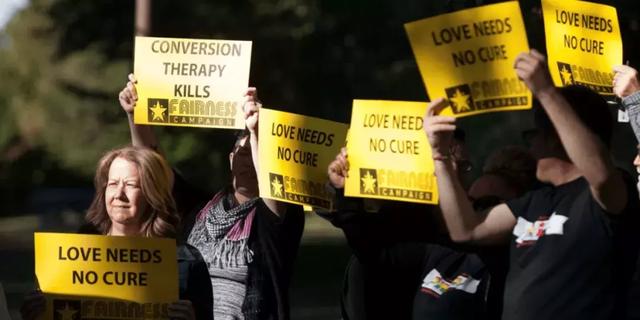 号称能“治好”Gay的医生,私下竟然喜欢同性“交友”? 号称能“治好”Gay的医生,私下竟然喜欢同性“交友”?