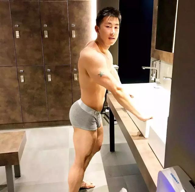 一名来自瑞士的亚裔 一名来自瑞士的亚裔