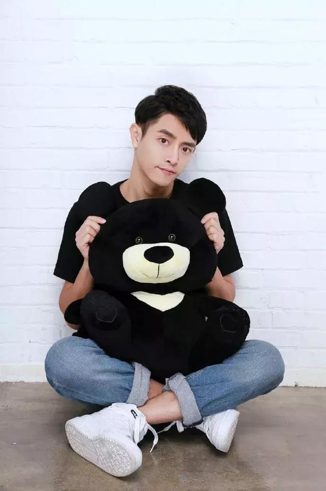 胸肌小鲜肉原来是B站人气王