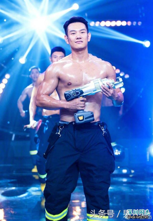 消防兵哥哥雄壮肌肉,带给人民安全感 消防兵哥哥雄壮肌肉,带给人民安全感