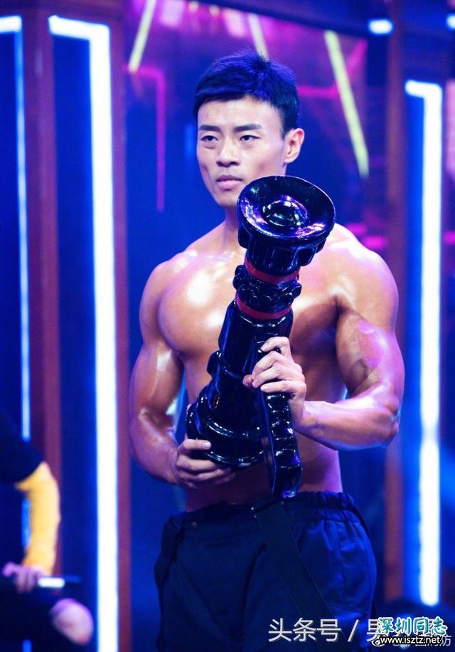 消防兵哥哥雄壮肌肉,带给人民安全感 消防兵哥哥雄壮肌肉,带给人民安全感