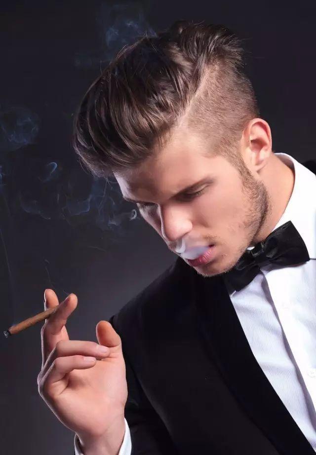 男士秋冬剪个Quiff发型,你都不知道自己竟然能这么爷们! 男士秋冬剪个Quiff发型,你都不知道自己竟然能这么爷们!