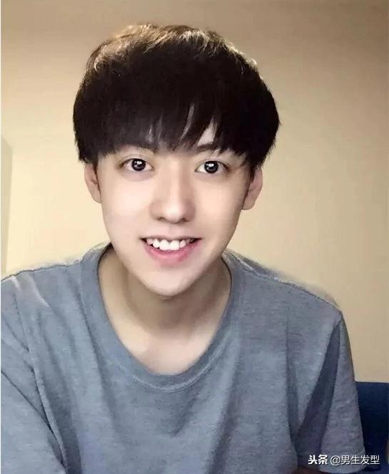 男生理发只会“两边剪光”?19年男生发型流行趋势 男生理发只会“两边剪光”?19年男生发型流行趋势