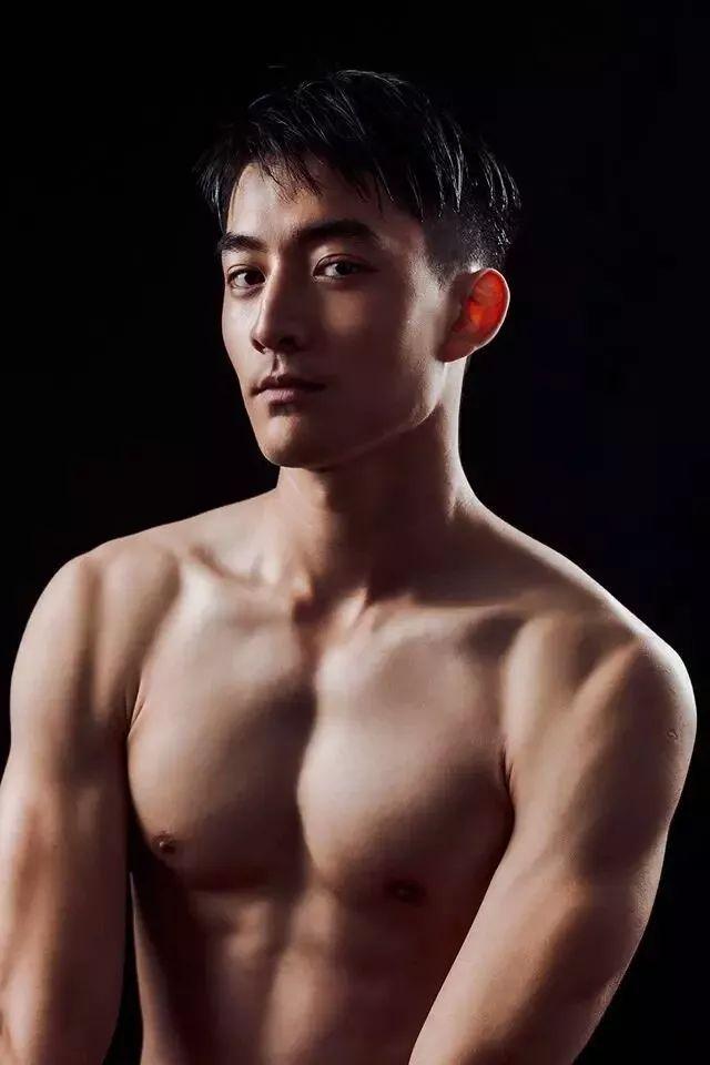 最近很红的92年台湾阳光大男孩,长得像吴彦祖,还有高学历! 最近很红的92年台湾阳光大男孩,长得像吴彦祖,还有高学历!