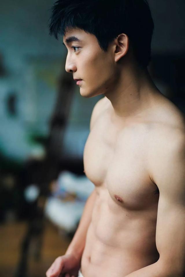 最近很红的92年台湾阳光大男孩,长得像吴彦祖,还有高学历! 最近很红的92年台湾阳光大男孩,长得像吴彦祖,还有高学历!