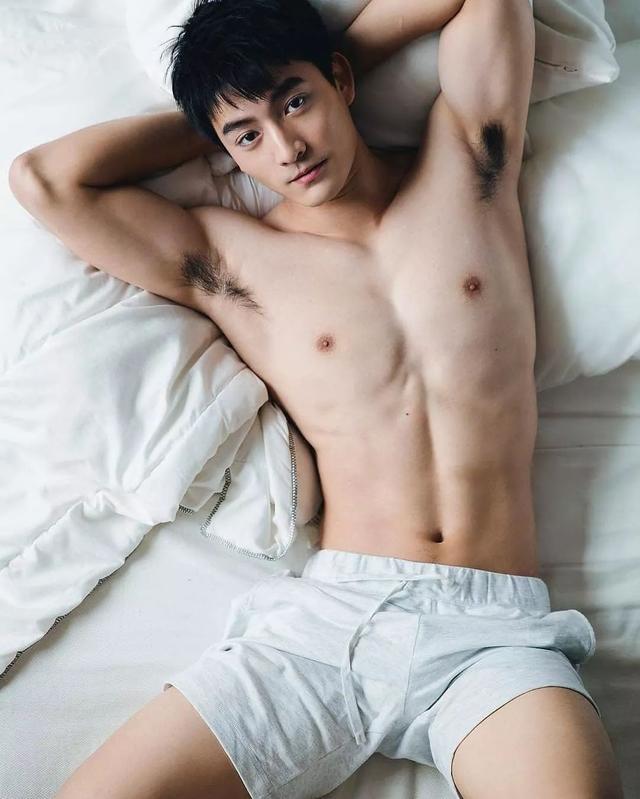 最近很红的92年台湾阳光大男孩,长得像吴彦祖,还有高学历! 最近很红的92年台湾阳光大男孩,长得像吴彦祖,还有高学历!