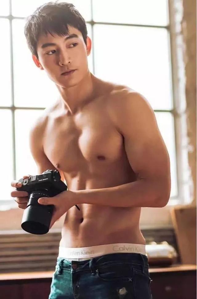 最近很红的92年台湾阳光大男孩,长得像吴彦祖,还有高学历! 最近很红的92年台湾阳光大男孩,长得像吴彦祖,还有高学历!