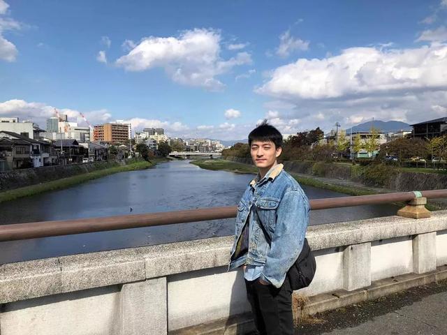 最近很红的92年台湾阳光大男孩,长得像吴彦祖,还有高学历! 最近很红的92年台湾阳光大男孩,长得像吴彦祖,还有高学历!