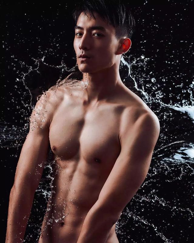 最近很红的92年台湾阳光大男孩,长得像吴彦祖,还有高学历! 最近很红的92年台湾阳光大男孩,长得像吴彦祖,还有高学历!