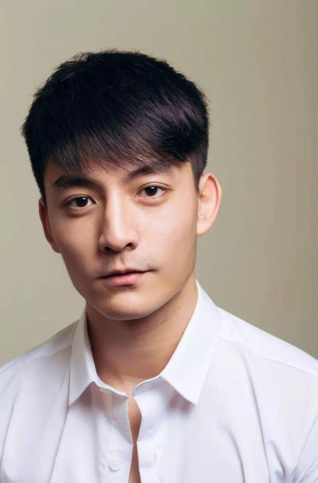 最近很红的92年台湾阳光大男孩,长得像吴彦祖,还有高学历! 最近很红的92年台湾阳光大男孩,长得像吴彦祖,还有高学历!