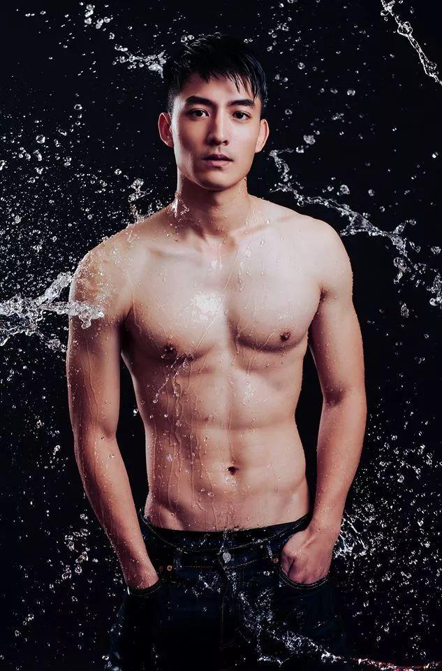 最近很红的92年台湾阳光大男孩,长得像吴彦祖,还有高学历! 最近很红的92年台湾阳光大男孩,长得像吴彦祖,还有高学历!