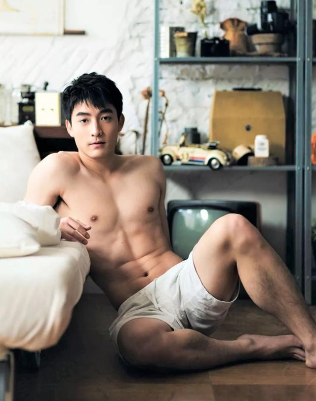 最近很红的92年台湾阳光大男孩,长得像吴彦祖,还有高学历! 最近很红的92年台湾阳光大男孩,长得像吴彦祖,还有高学历!