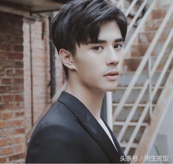 还在剪“寸头”?这3款才是男生2018最新潮流发型! 还在剪“寸头”?这3款才是男生2018最新潮流发型!