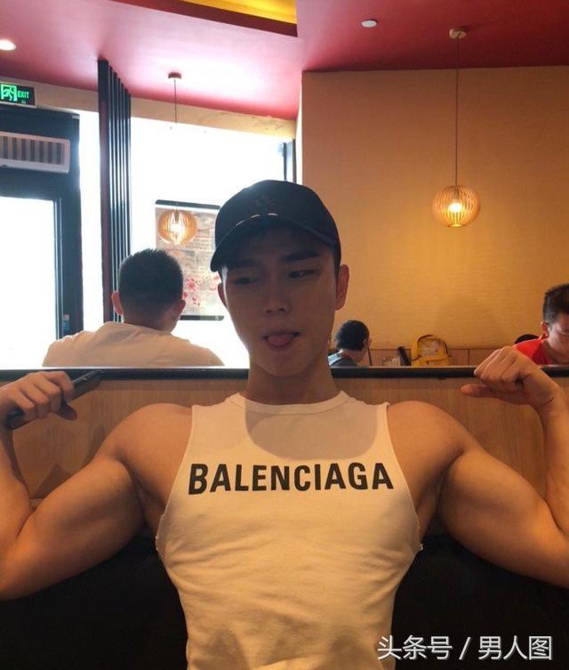 极品小哥哥:受颜攻身身材棒,又是健身达人,赤裸裸的诱惑! 极品小哥哥:受颜攻身身材棒,又是健身达人,赤裸裸的诱惑!