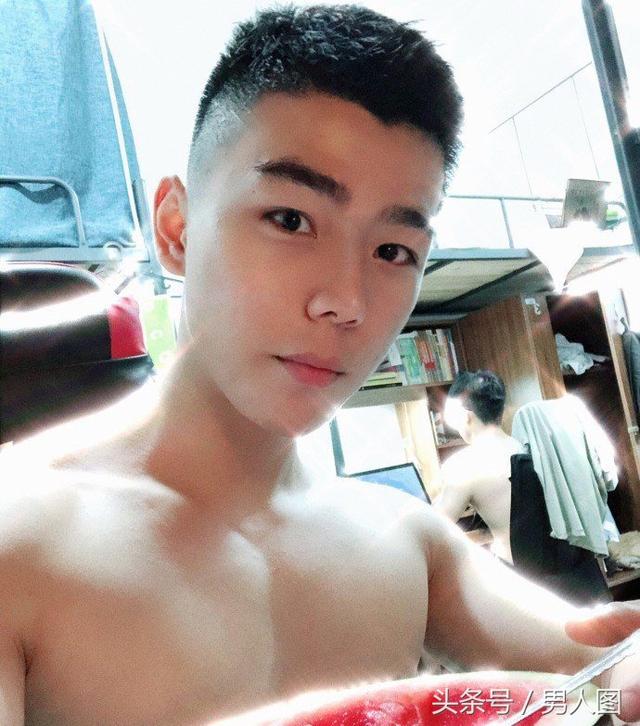 极品小哥哥:受颜攻身身材棒,又是健身达人,赤裸裸的诱惑! 极品小哥哥:受颜攻身身材棒,又是健身达人,赤裸裸的诱惑!