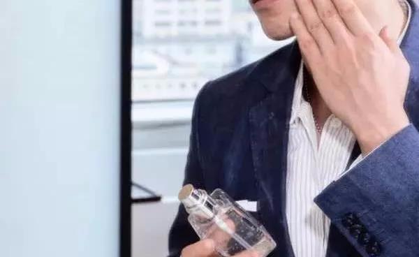 男士护肤小技巧,解决秋冬皮肤问题,你真的了解吗? 男士护肤小技巧,解决秋冬皮肤问题,你真的了解吗?