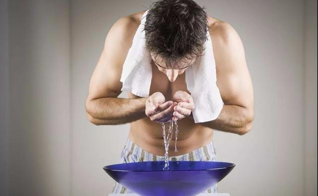 男士护肤小技巧,解决秋冬皮肤问题,你真的了解吗? 男士护肤小技巧,解决秋冬皮肤问题,你真的了解吗?