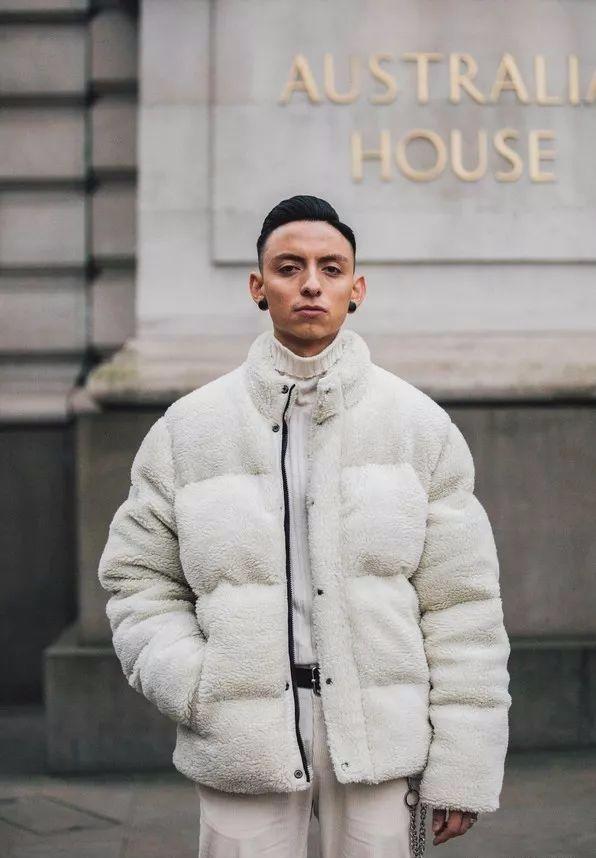 男士穿搭:这个冬天你需要一件高领毛衣 男士穿搭:这个冬天你需要一件高领毛衣