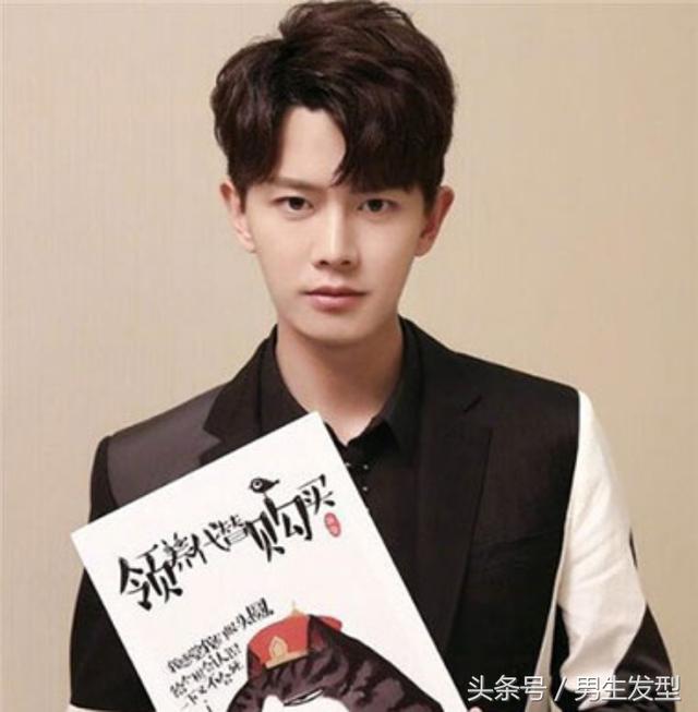 别剪“两边铲”了,这3款最新男生发型更帅气! 别剪“两边铲”了,这3款最新男生发型更帅气!