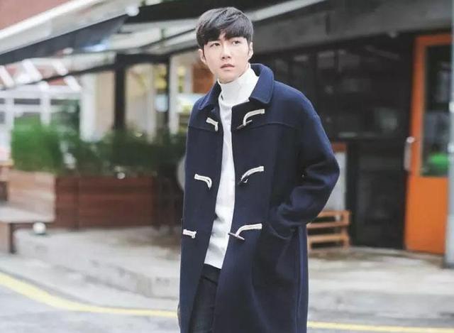 教你减龄又时髦的出街搭配,牛角扣大衣帅气过冬! 教你减龄又时髦的出街搭配,牛角扣大衣帅气过冬!