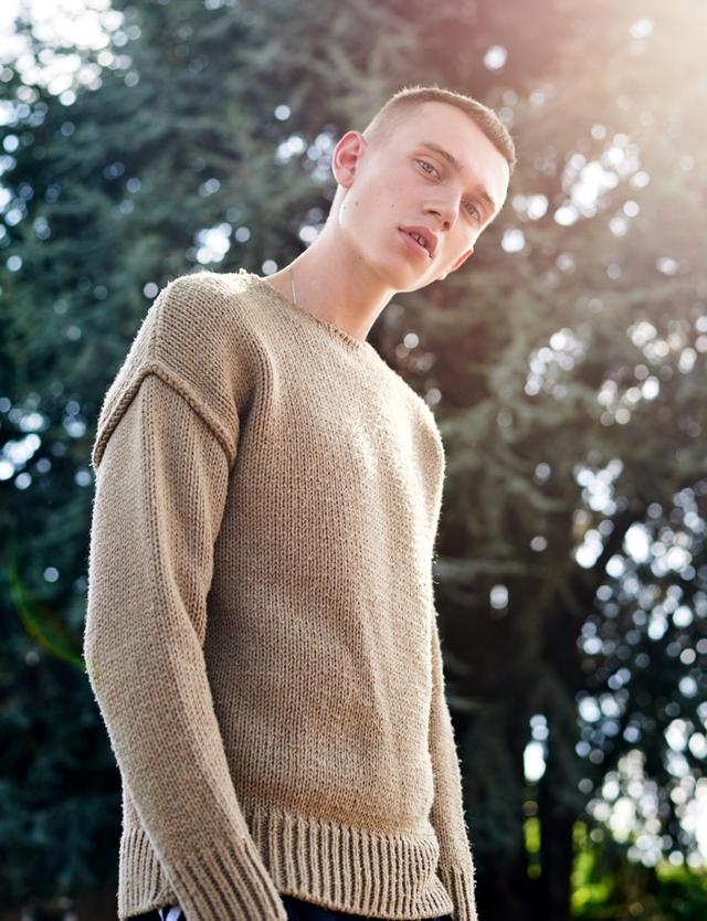 湛蓝的眼睛,犀利的眼神,完美的五官,这个男模值得关注! 湛蓝的眼睛,犀利的眼神,完美的五官,这个男模值得关注!