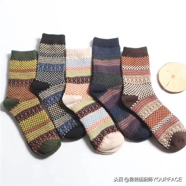 格子衬衫+牛仔裤+工装鞋+复古袜子,这样的工装搭配百看不厌 格子衬衫+牛仔裤+工装鞋+复古袜子,这样的工装搭配百看不厌