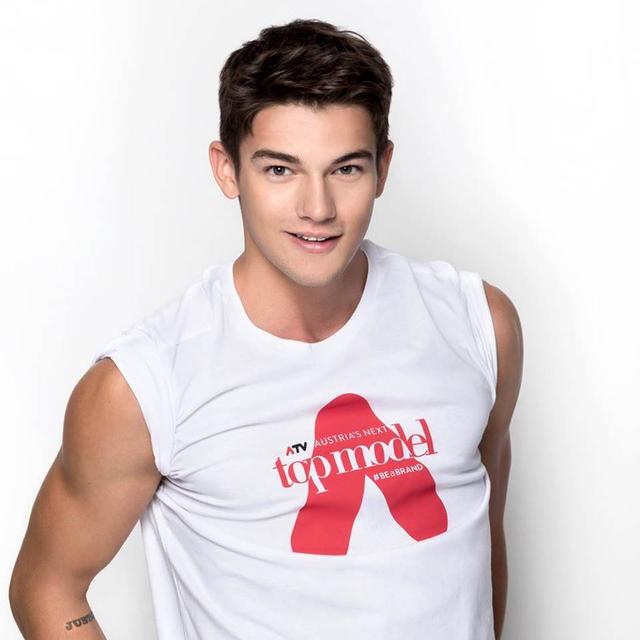 IG上非常热门的奥地利男模Peter Mairhofer,确实好看! IG上非常热门的奥地利男模Peter Mairhofer,确实好看!