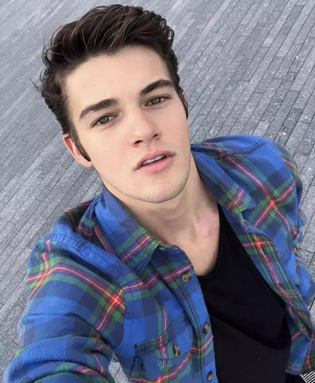 IG上非常热门的奥地利男模Peter Mairhofer,确实好看! IG上非常热门的奥地利男模Peter Mairhofer,确实好看!