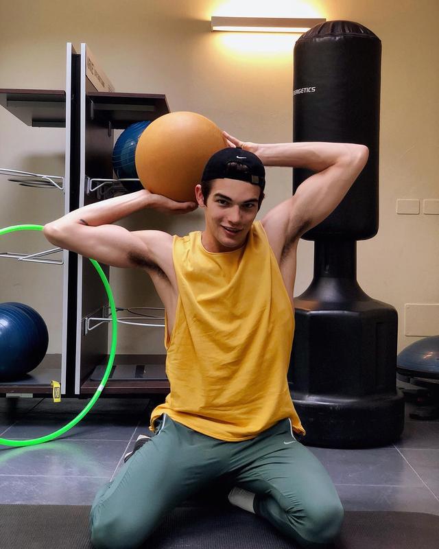 IG上非常热门的奥地利男模Peter Mairhofer,确实好看! IG上非常热门的奥地利男模Peter Mairhofer,确实好看!