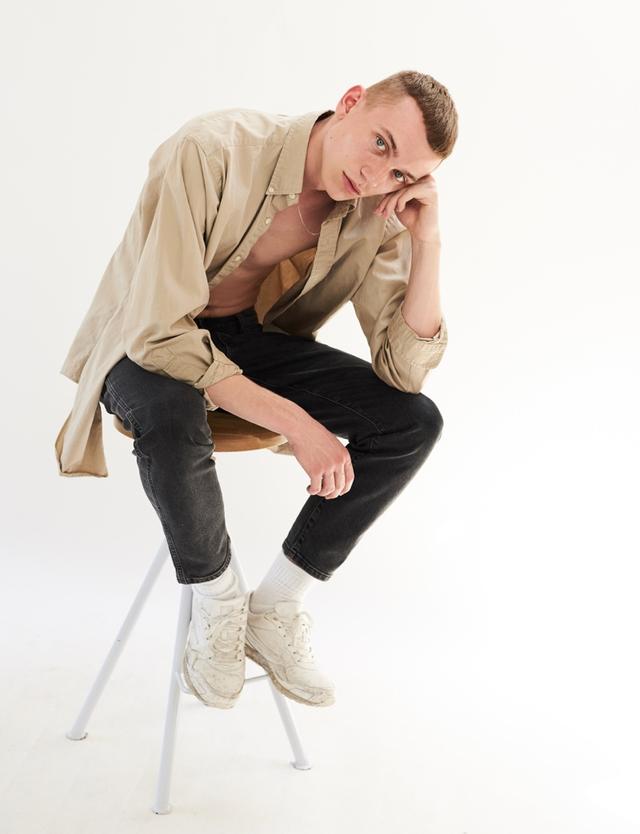 湛蓝的眼睛,犀利的眼神,完美的五官,这个男模值得关注! 湛蓝的眼睛,犀利的眼神,完美的五官,这个男模值得关注!