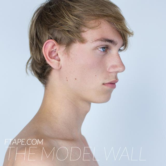 湛蓝的眼睛,犀利的眼神,完美的五官,这个男模值得关注! 湛蓝的眼睛,犀利的眼神,完美的五官,这个男模值得关注!