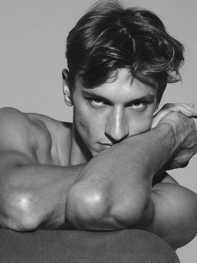 新人男模Romedius Turr,身高一米九颜值超高,以后肯定是超模! 新人男模Romedius Turr,身高一米九颜值超高,以后肯定是超模!