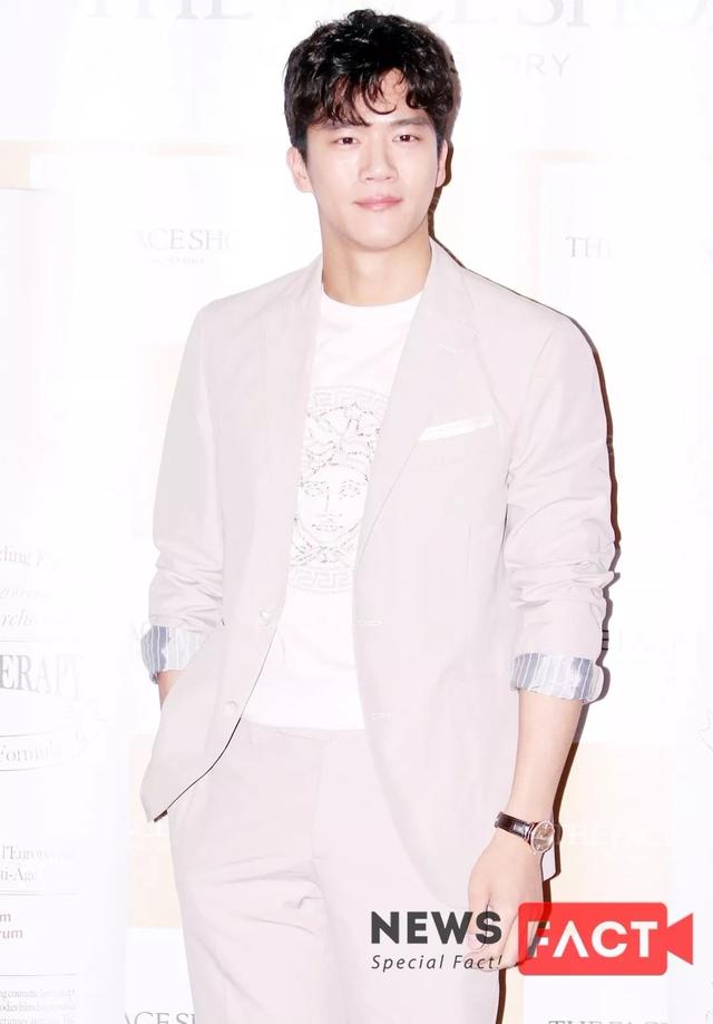 两个非常好看的韩国艺人,怎么就没火呢? 两个非常好看的韩国艺人,怎么就没火呢?