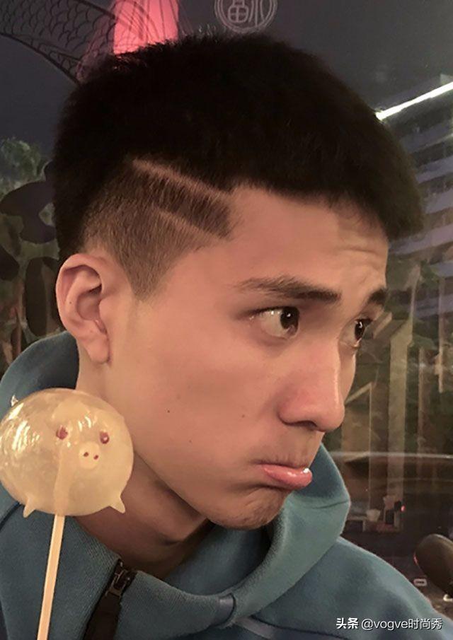 都奔二了,你去理发店还在说“两边剪短”?19年男士发型指南 都奔二了,你去理发店还在说“两边剪短”?19年男士发型指南