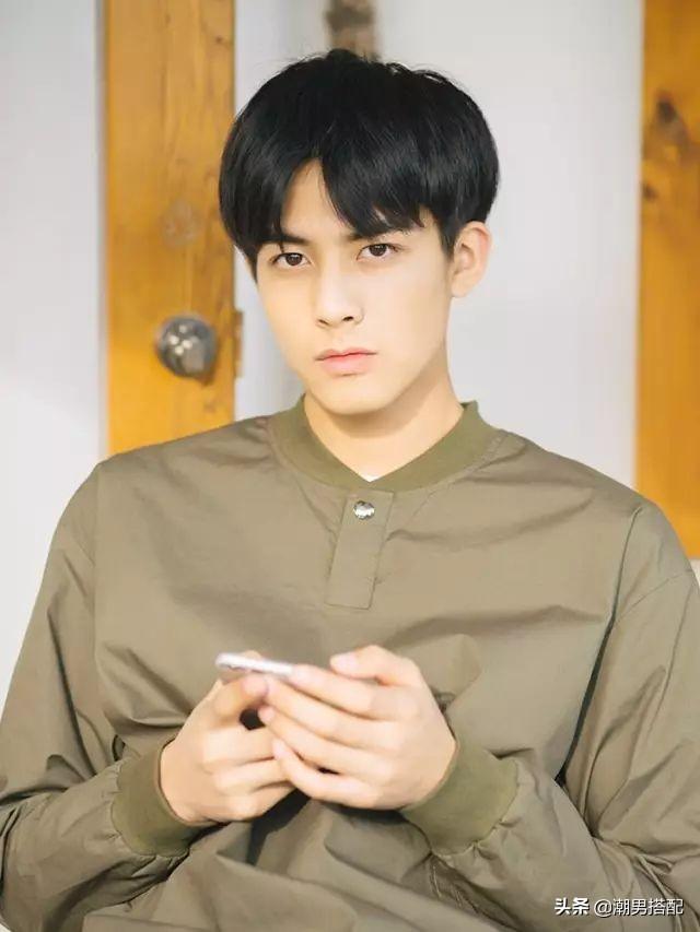 秋冬男生弄什么发型好看?这几款发型随便剪一个都很帅! 秋冬男生弄什么发型好看?这几款发型随便剪一个都很帅!