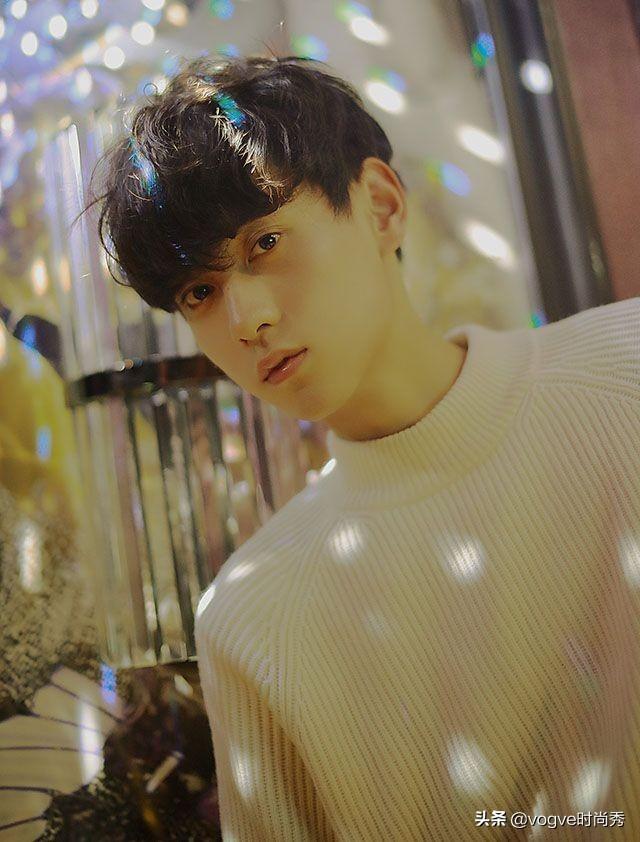 你还在跟理发师讲“两边剪短”?2019年备受男生欢迎的发型 你还在跟理发师讲“两边剪短”?2019年备受男生欢迎的发型