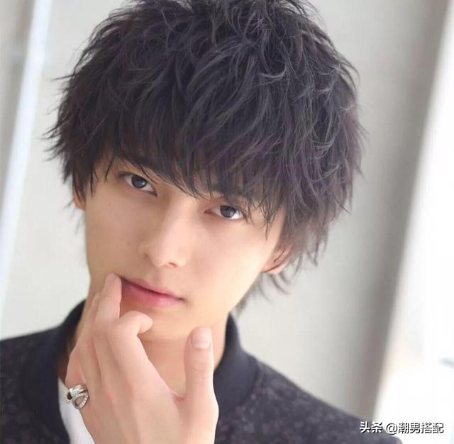 男生日系清新发型推荐,文艺范十足! 男生日系清新发型推荐,文艺范十足!