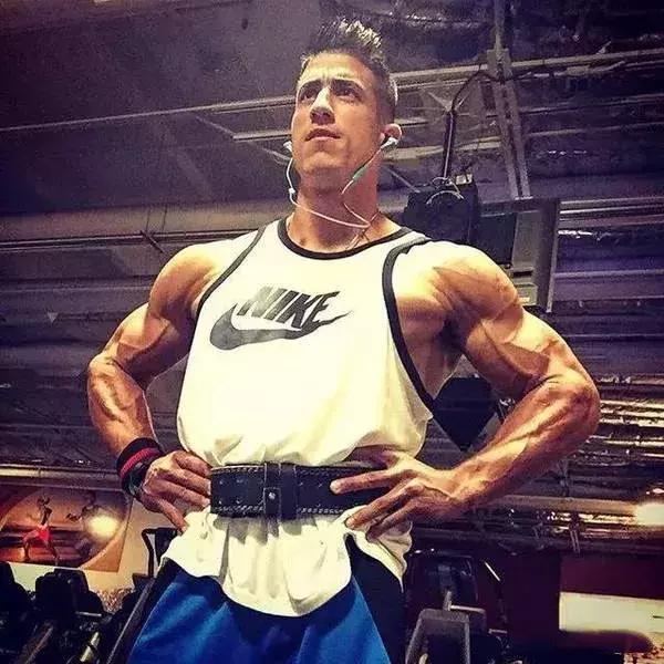 常见的举腿动作——上斜仰卧屈膝腿上摆 常见的举腿动作——上斜仰卧屈膝腿上摆