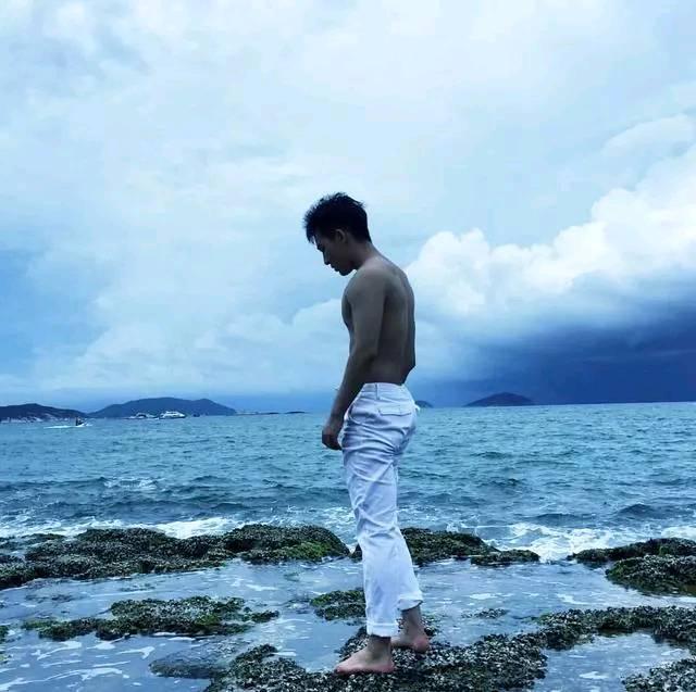 杨洋的同系校友,可爱的帅气还有小肌肉,如果不红你们会粉他吗? 杨洋的同系校友,可爱的帅气还有小肌肉,如果不红你们会粉他吗?