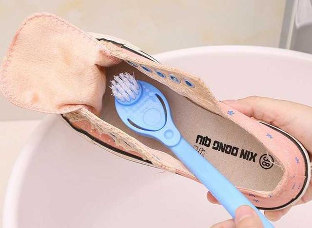 男生洗鞋注意这几点,穿几年都不显旧 男生洗鞋注意这几点,穿几年都不显旧