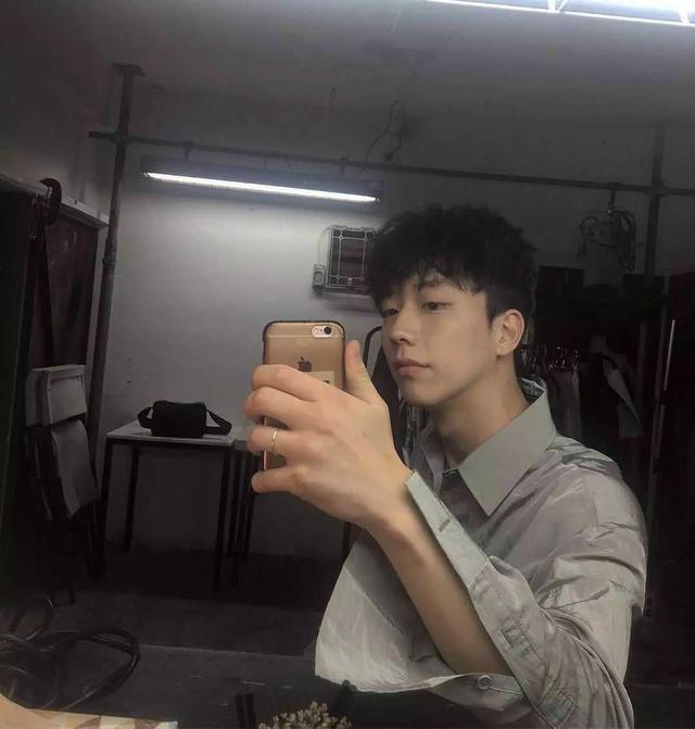 想做靓仔,2019年试试这4款男生发型 想做靓仔,2019年试试这4款男生发型