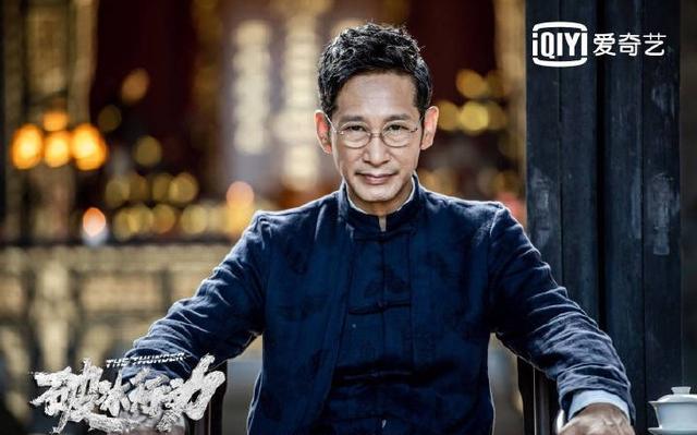 黄景瑜上演“制服诱惑”,与“达康书记”颜值演技齐飞,片花真燃 黄景瑜上演“制服诱惑”,与“达康书记”颜值演技齐飞,片花真燃