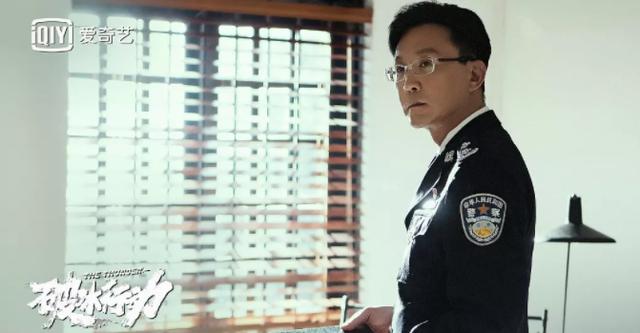 黄景瑜上演“制服诱惑”,与“达康书记”颜值演技齐飞,片花真燃 黄景瑜上演“制服诱惑”,与“达康书记”颜值演技齐飞,片花真燃