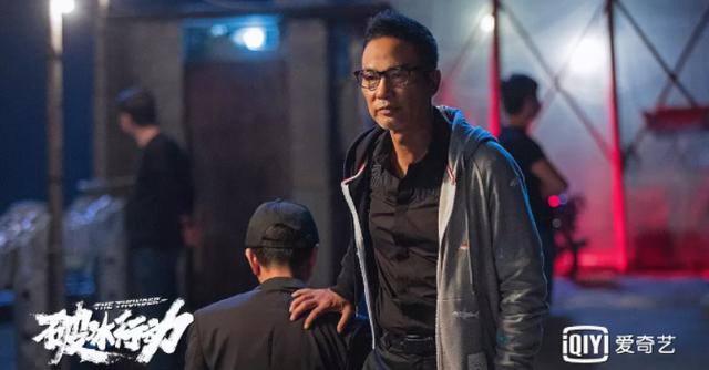 黄景瑜上演“制服诱惑”,与“达康书记”颜值演技齐飞,片花真燃 黄景瑜上演“制服诱惑”,与“达康书记”颜值演技齐飞,片花真燃