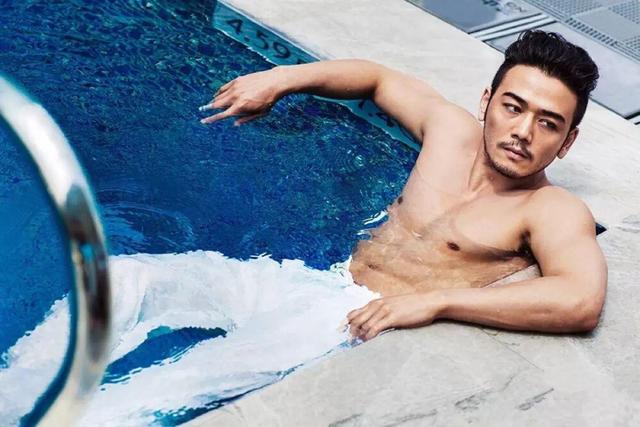 杨烁:阳光俊朗、高大魁梧的身材和灿烂迷人的笑容 杨烁:阳光俊朗、高大魁梧的身材和灿烂迷人的笑容