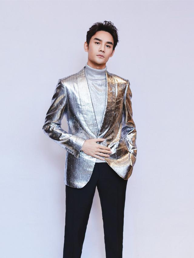 王凯厉害了,全新杂志造型上线,穿西装居然也能有年味? 王凯厉害了,全新杂志造型上线,穿西装居然也能有年味?