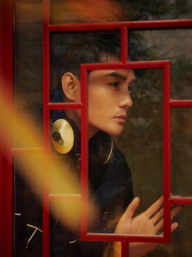 王凯厉害了,全新杂志造型上线,穿西装居然也能有年味? 王凯厉害了,全新杂志造型上线,穿西装居然也能有年味?