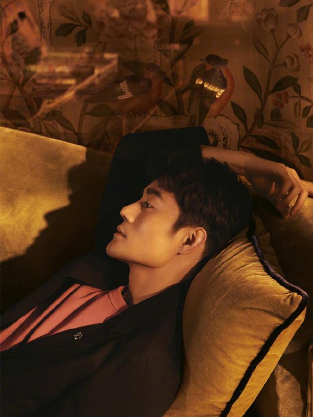 王凯厉害了,全新杂志造型上线,穿西装居然也能有年味? 王凯厉害了,全新杂志造型上线,穿西装居然也能有年味?