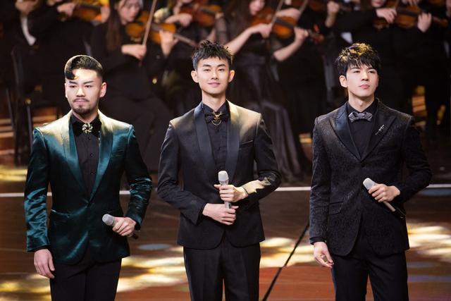 陆宇鹏亮相湖南卫视华人春晚 被称长得最“正”的帅哥 陆宇鹏亮相湖南卫视华人春晚 被称长得最“正”的帅哥